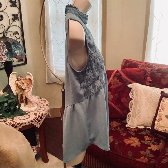 Maurices Tp blouse tunic sleeveless keyhole lace bodice and collar Medium - Picture 3 of 8